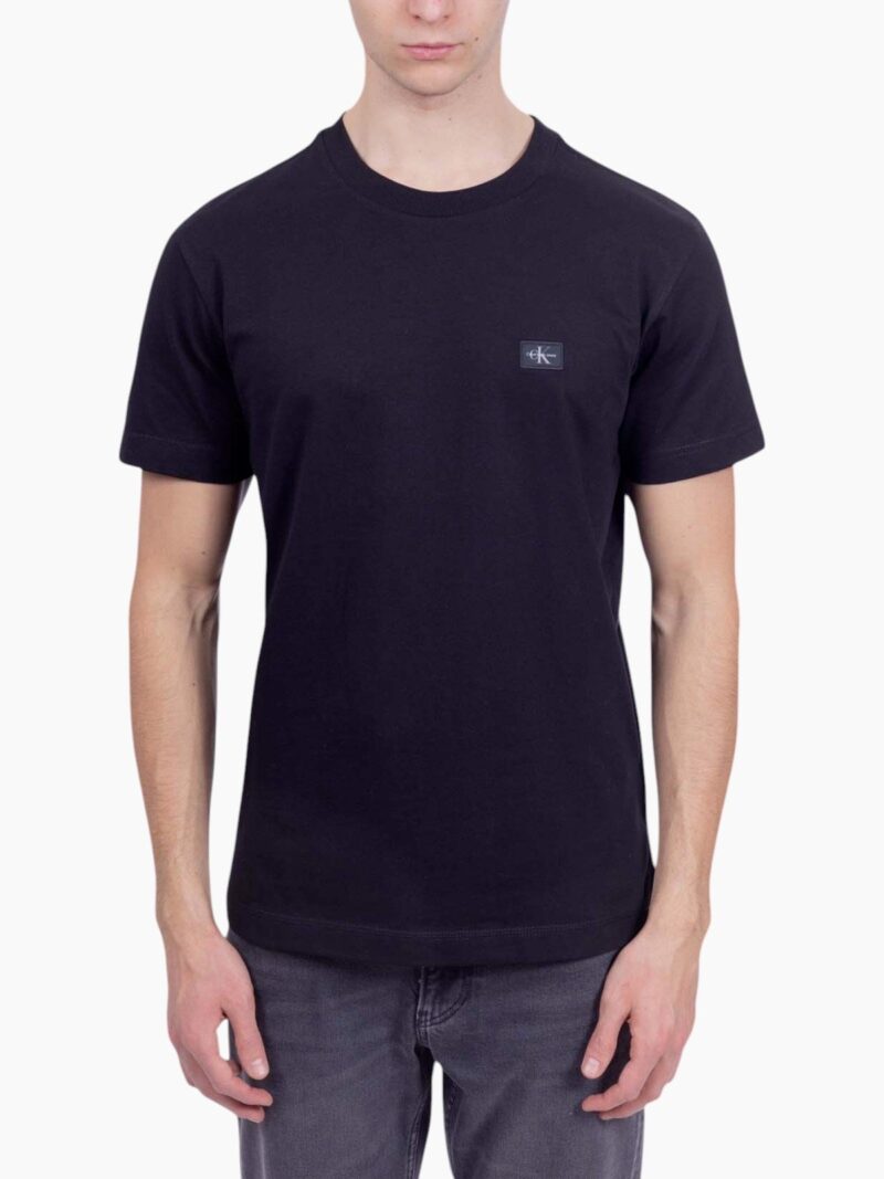 T-shirt con etichetta logo cucita