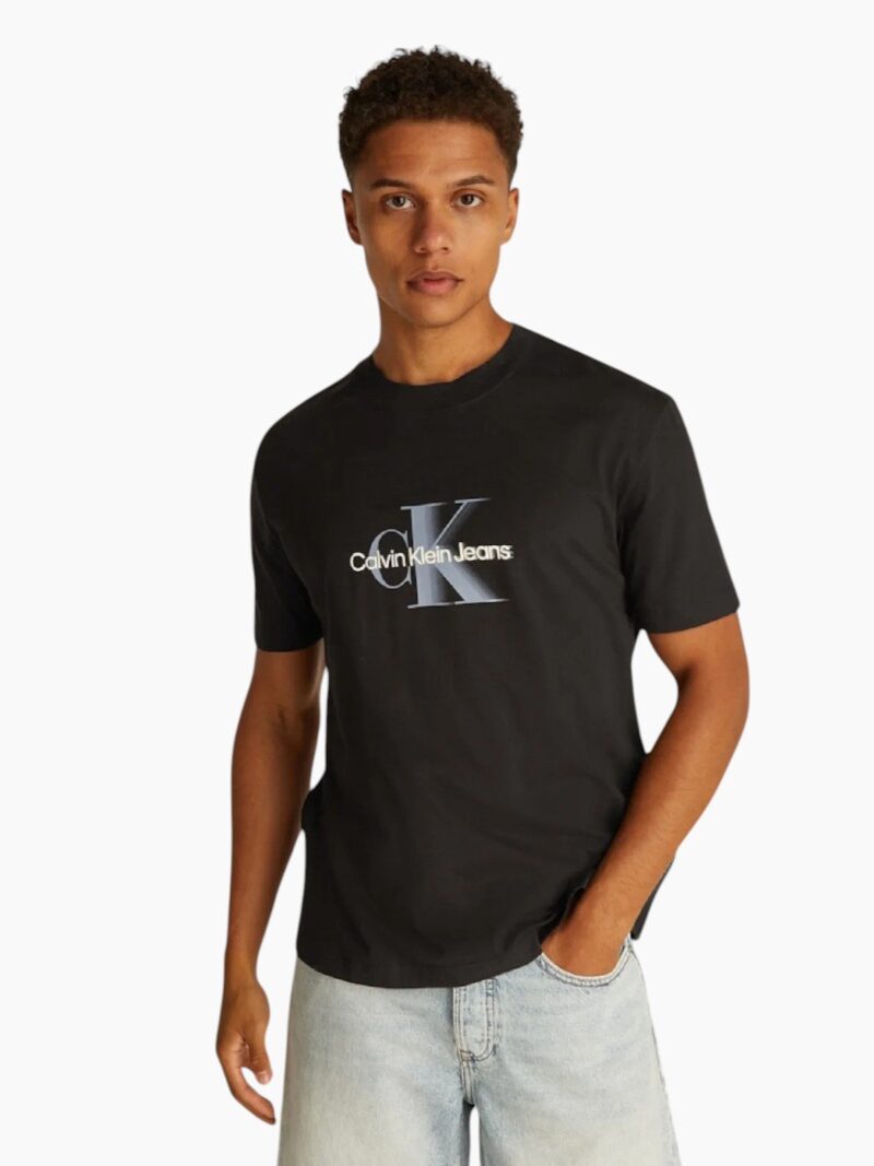 T-shirt con monogramma dinamico