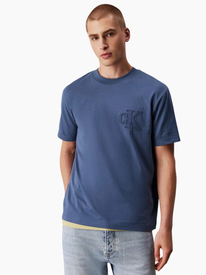 T-shirt con logo applicato