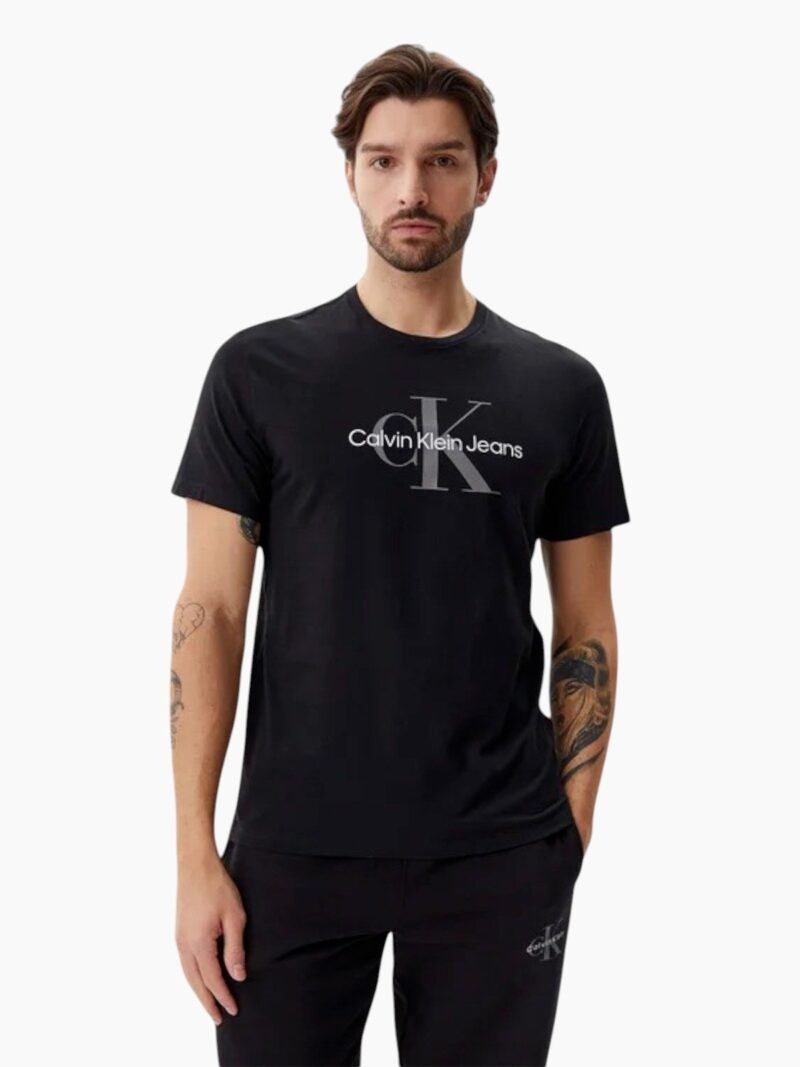 T-shirt con maxi logo