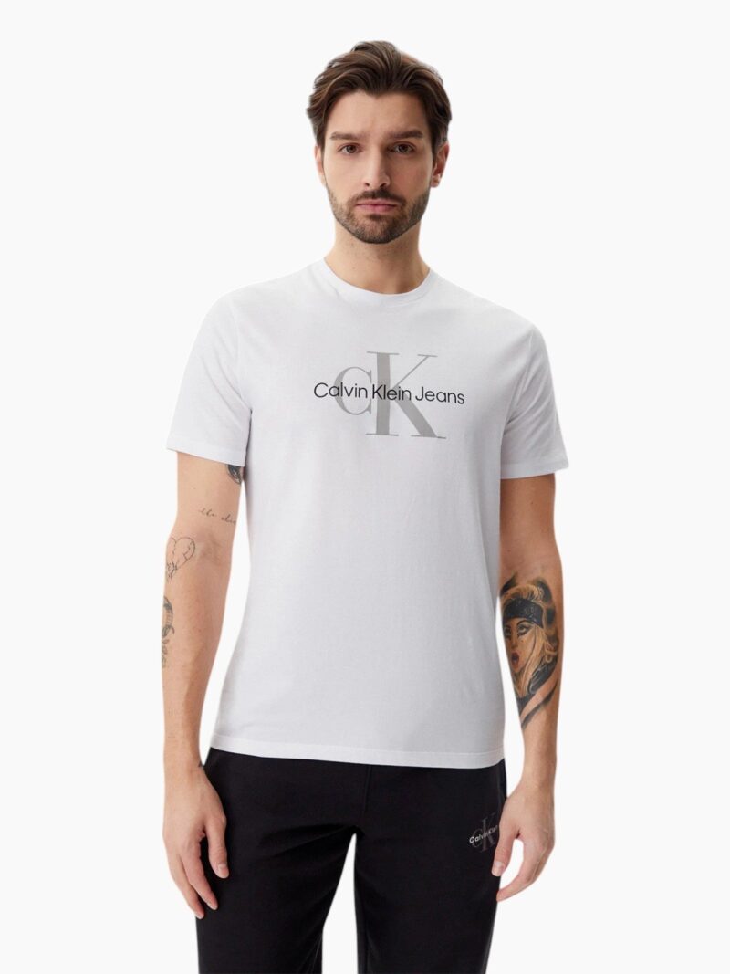 T-shirt con maxi logo